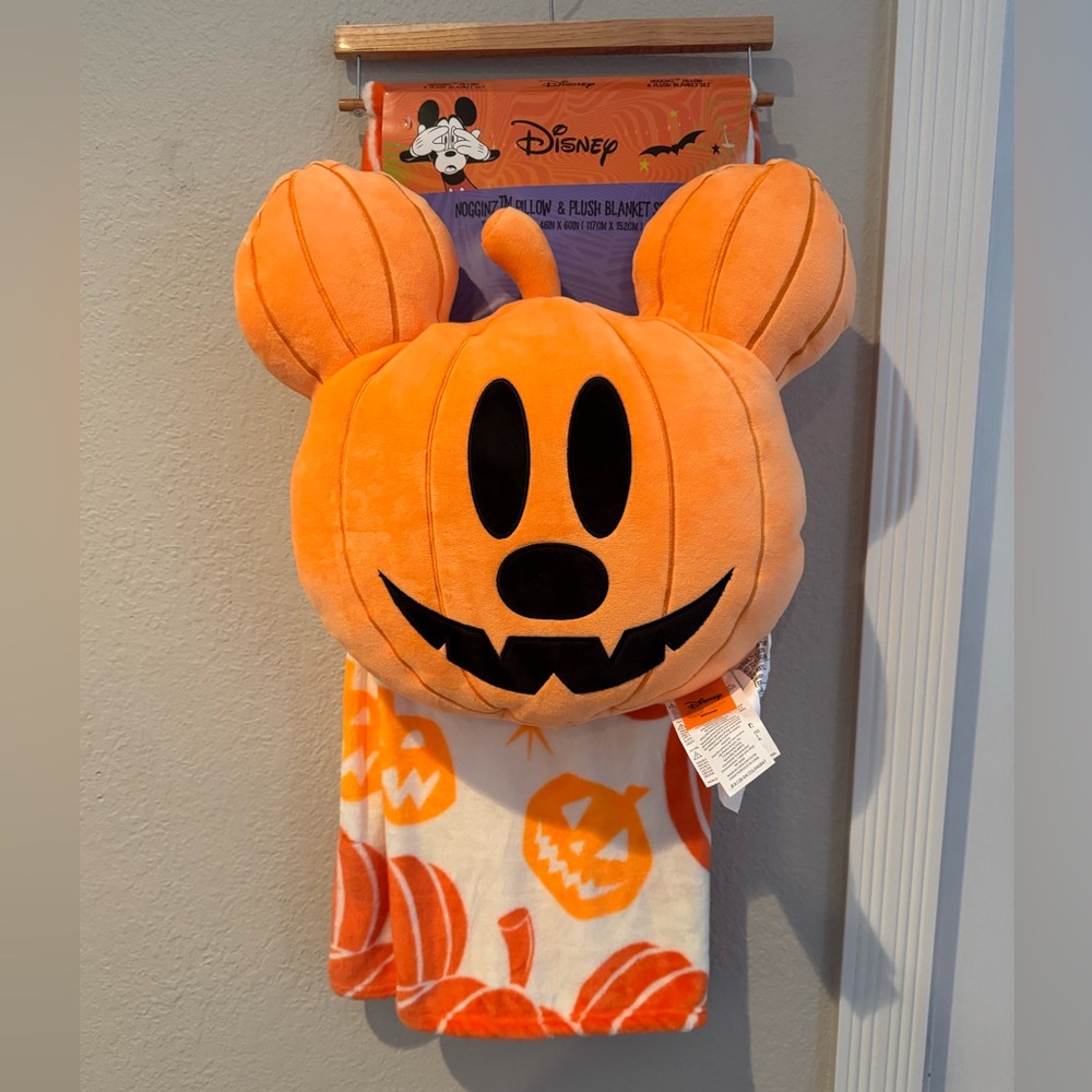 DISNEY MICKEY MOUSE HALLOWEEN PILLOW AND PLUSH BLANKET
